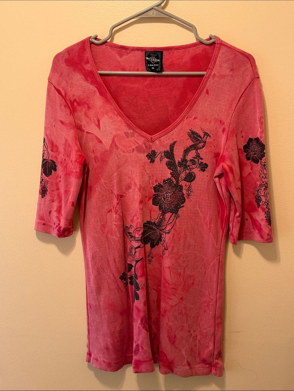 Vintage Sledge USA Dark Pink V-Neck Tie-Dye Tee with Black Floral Graphic